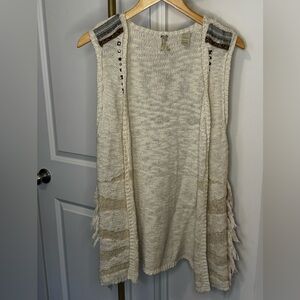 BKE Cream Sleeveless Cardigan